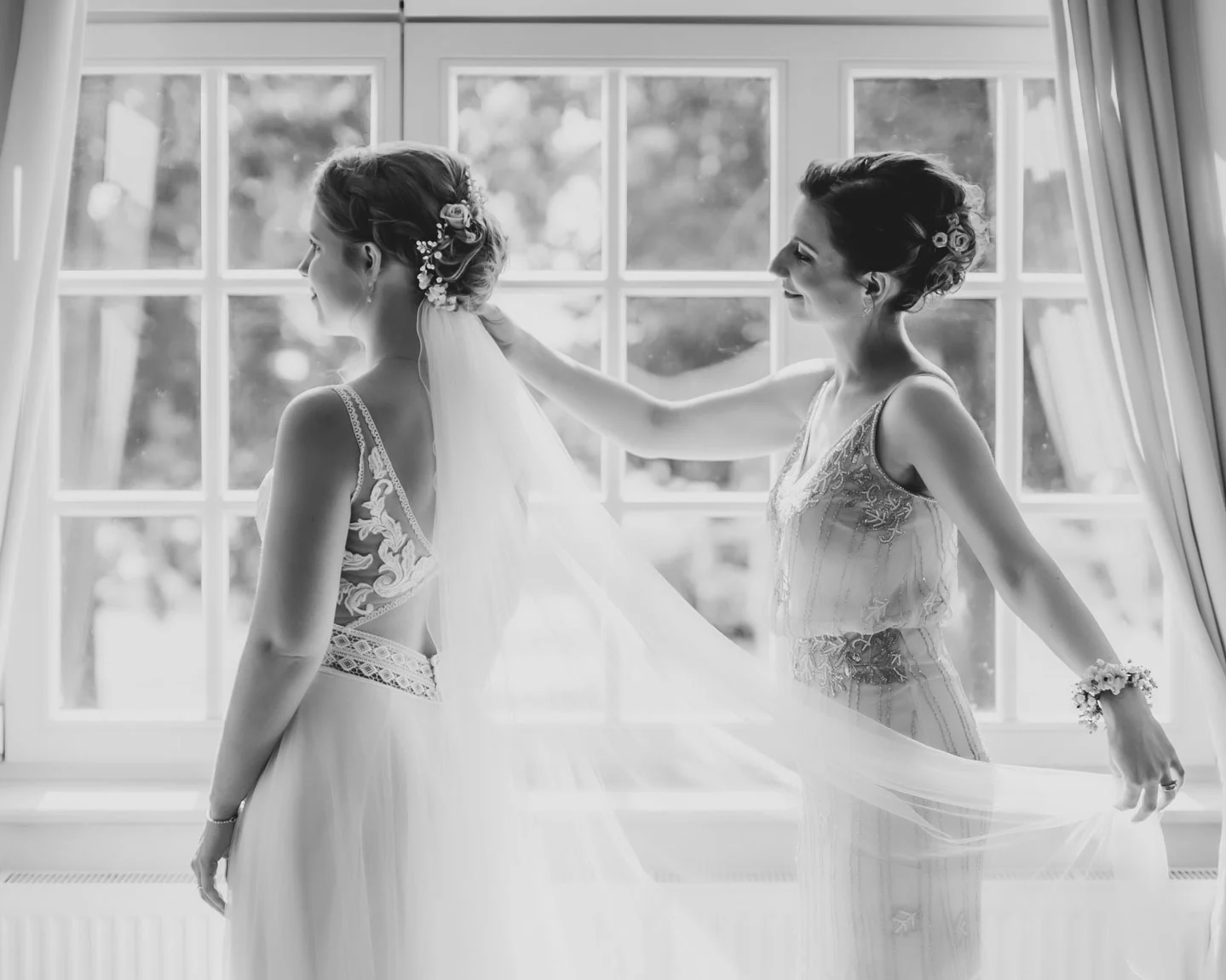 brides and her mom