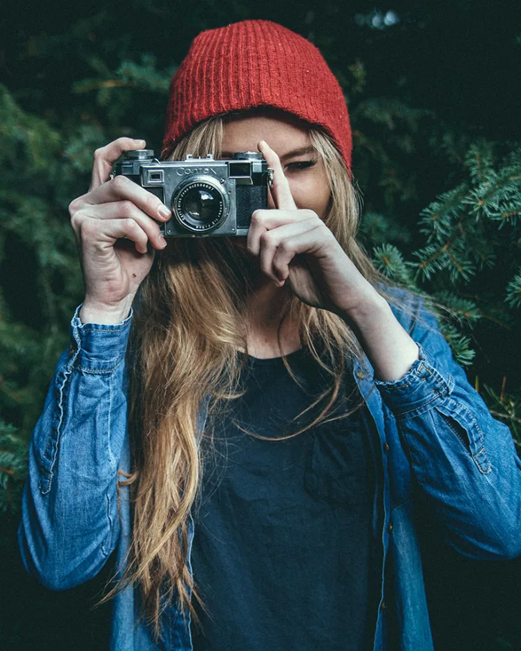 girl photographer