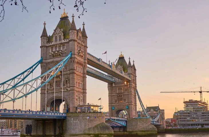 sunset bridge london